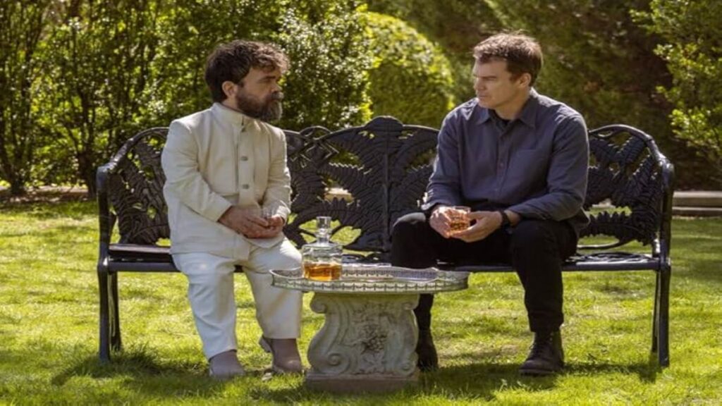 Dexter e Leon in una scena di Dexter: Resurrection