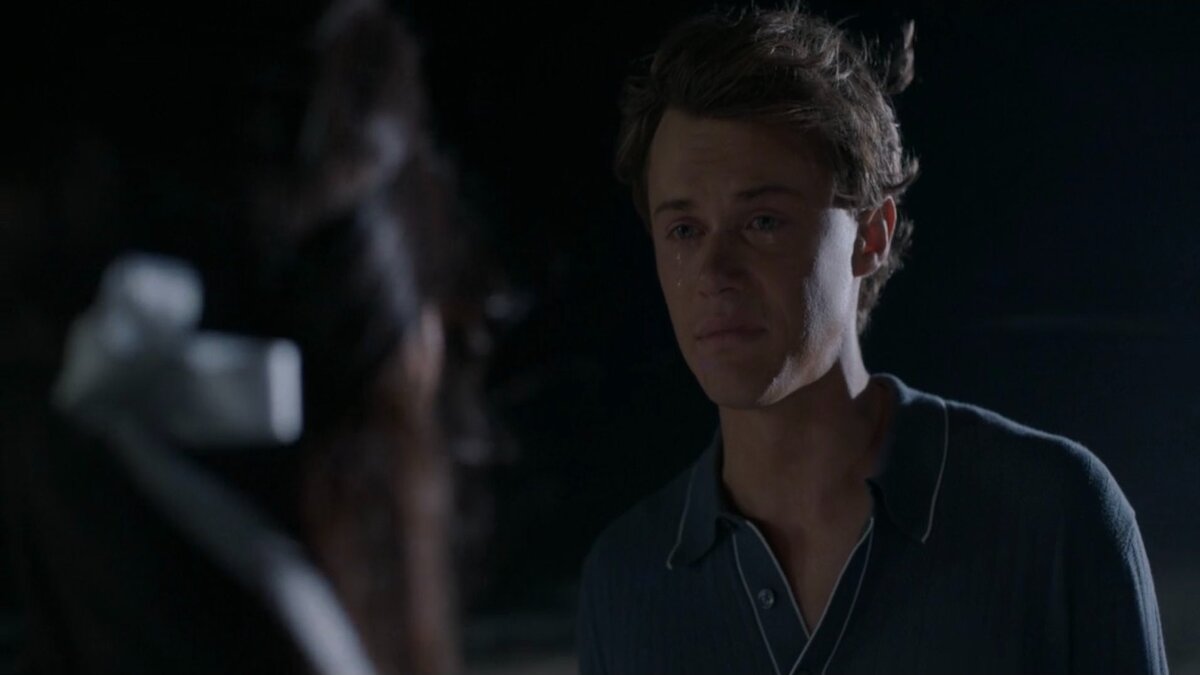 Conrad in una scena del settimo episodio de L'Estate nei tuoi Occhi 3