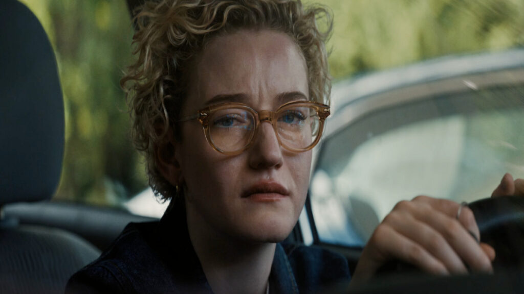 Julia Garner in una scena di Weapons, uno dei migliori film da vedere