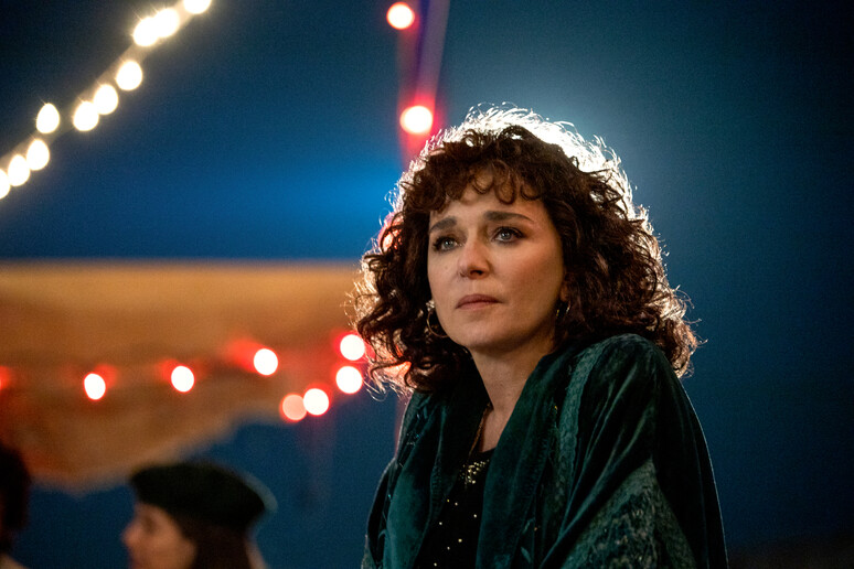 Valeria Golino, una delle migliori attrici italiane, in una scena de La Vita Bugiarda degli Adulti