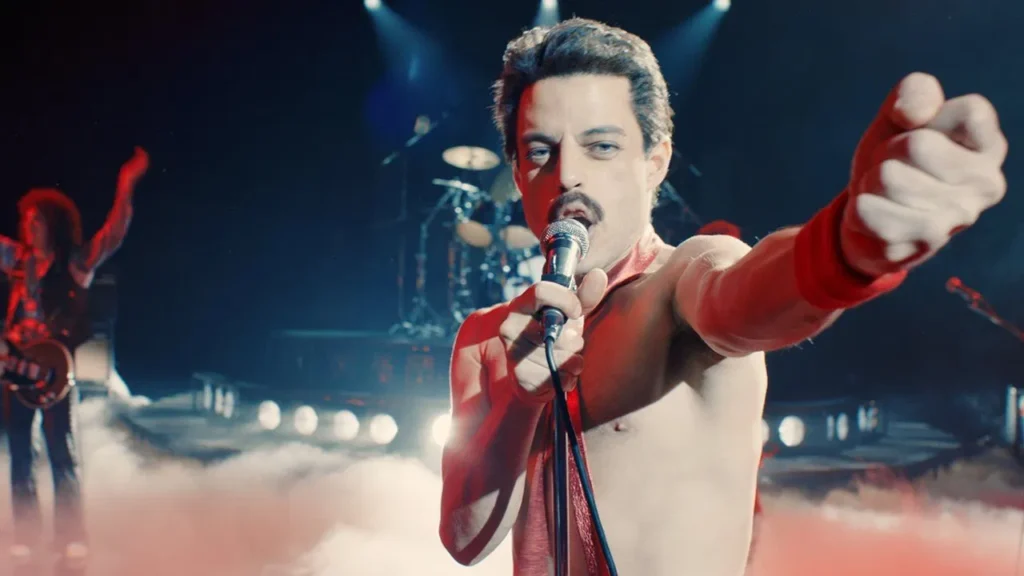 Rami Malek in una scena di Bohemian Rhapsody, uno dei film più sopravvalutati