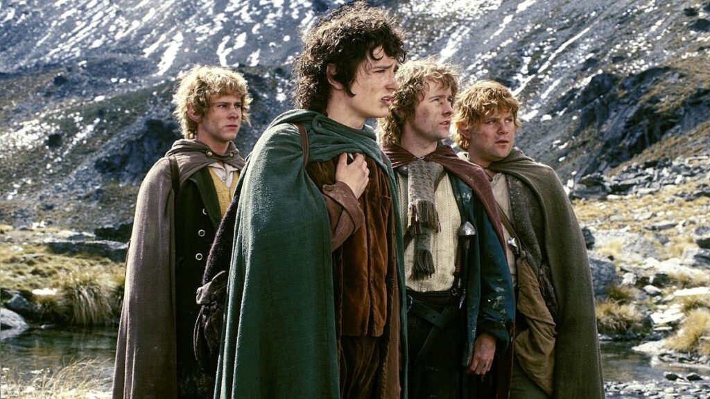 Frodo e il resto dei protagonisti in una scena de Il Signore degli Anelli, una delle migliori saghe cinematografiche