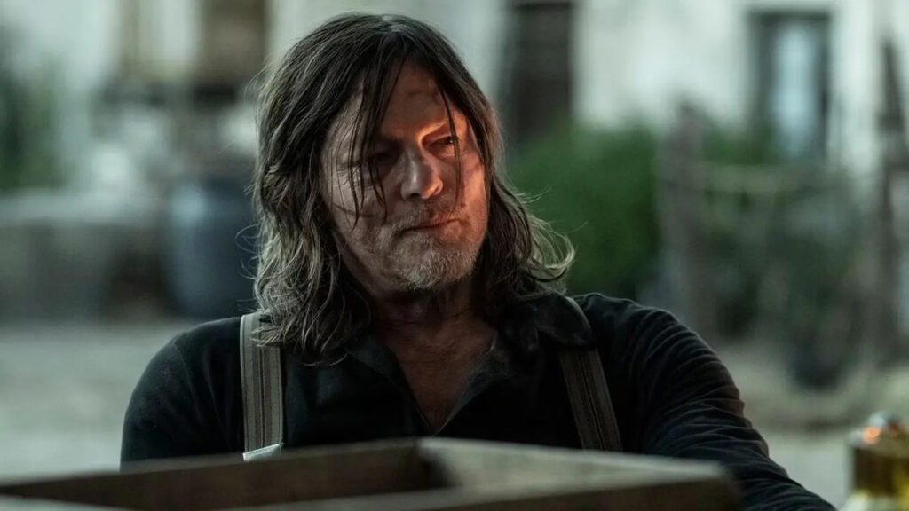 Daryl in una scena di The Walking Dead: Daryl Dixon 3