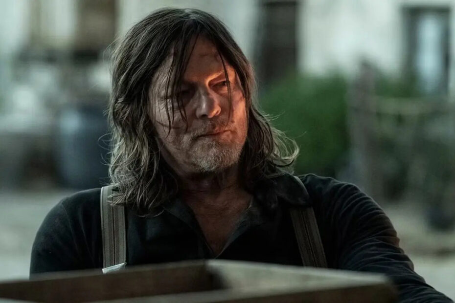 Daryl in una scena di The Walking Dead: Daryl Dixon 3