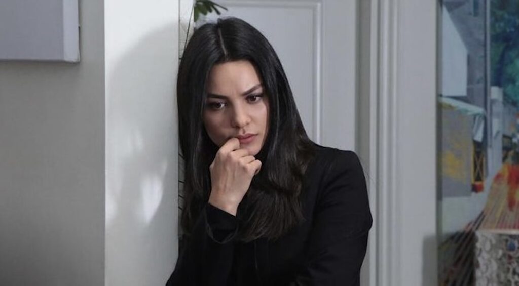 Neslihan Atagül in una scena di Endless Love