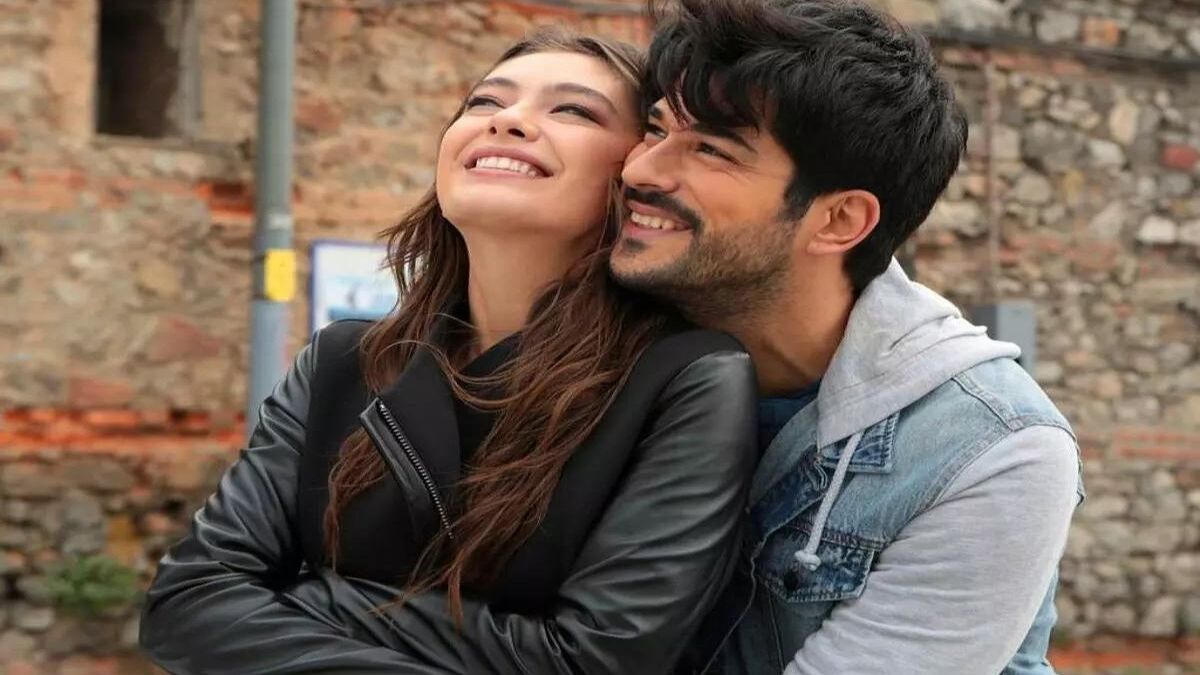 Burak Özçivit e Neslihan Atagül in una scena di Endless Love