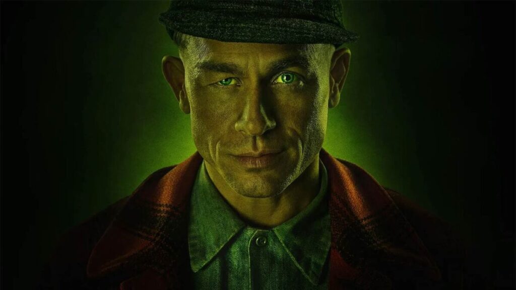 Charlie Hunnam nel poster di Monster: La Storia di Ed Gein, nuova Serie Tv Netflix