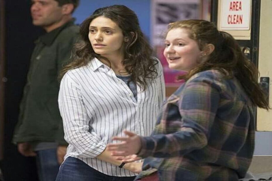 Fiona e Debbie in una scena di Shameless