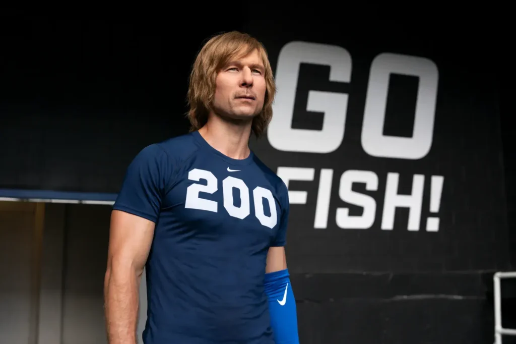 Glen Powell è Chad Powers nella nuova dramedy di Disney+