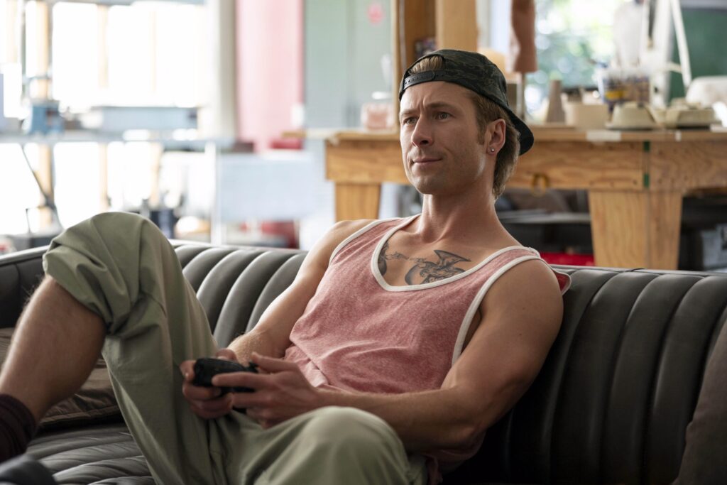 Russ Holliday cerca di non pensare alle conseguenze del suo inganno