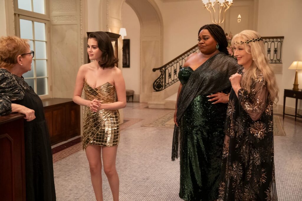 La detective Williams, Mabel, Loretta e Lorraine alla serata delle donne in Only Murders in the Building 5x08