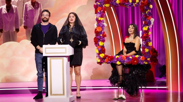 scena tratta da roast in peace