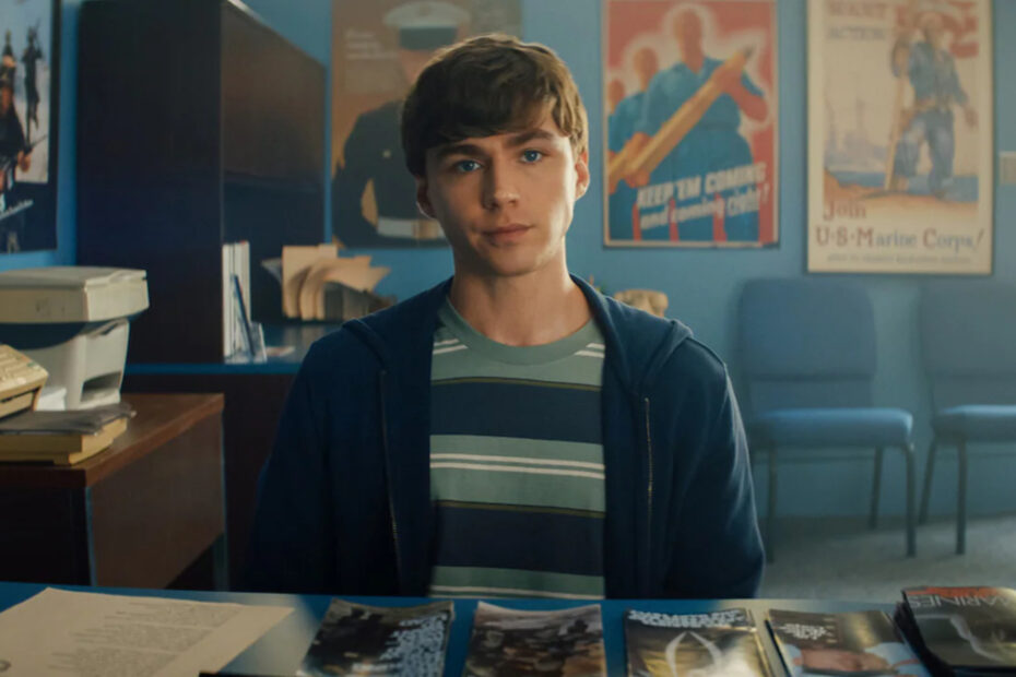 Cameron non ha ben chiaro in mente cosa fare della sua vita, in Boots