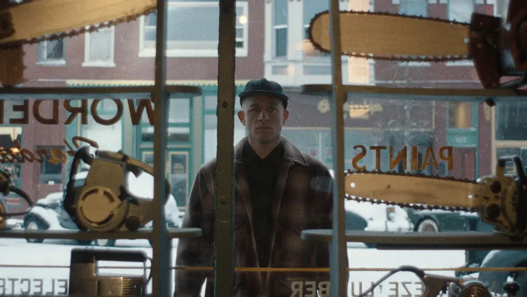 Charlie Hunnam nei panni di Ed Gein 