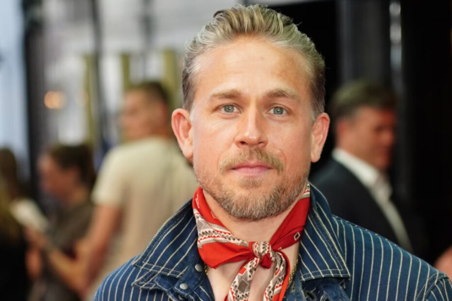 Charlie Hunnam, il protagonista delle serie tv del momento