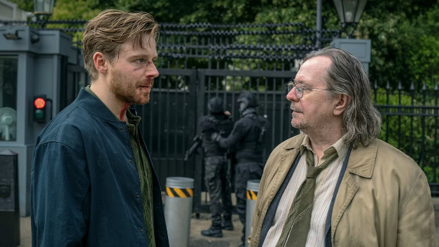 Allievo e maestro sembrano interrogarsi sul destino di Londra, in Slow Horses