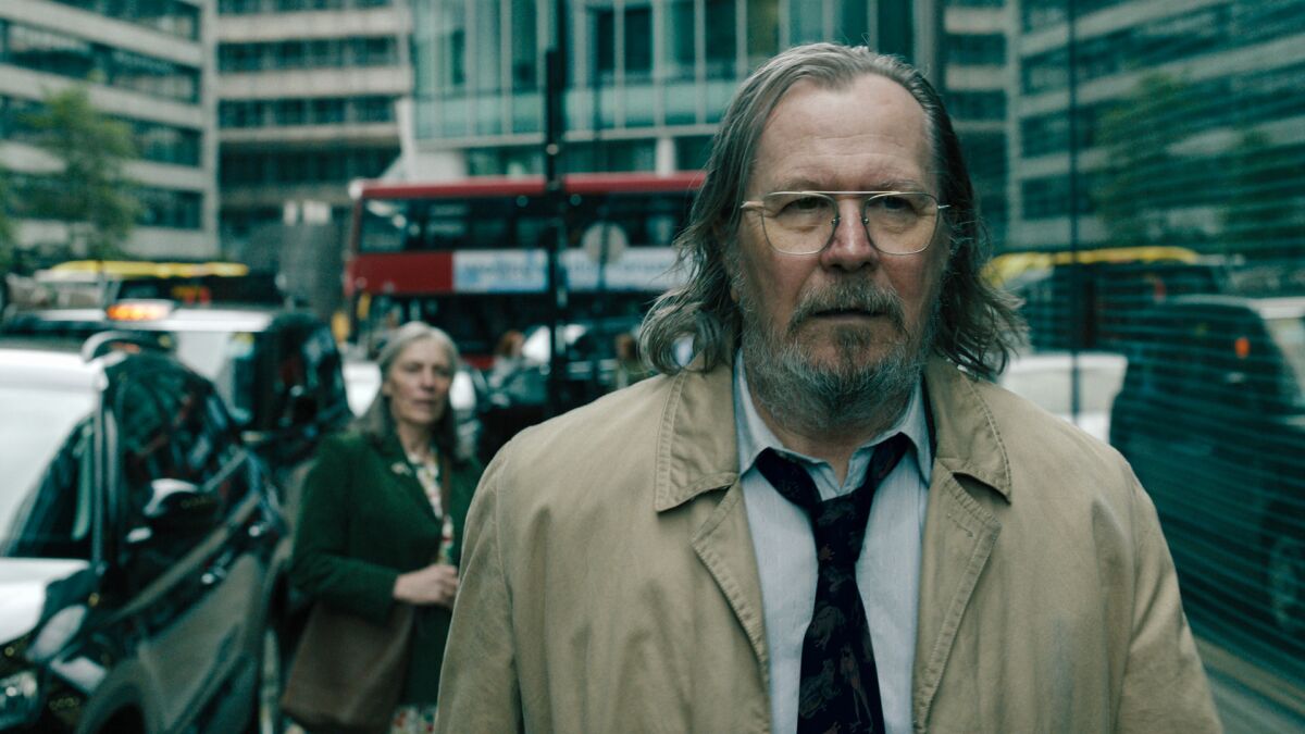 Jackson Lamb in una scena di Slow Horses 5x03