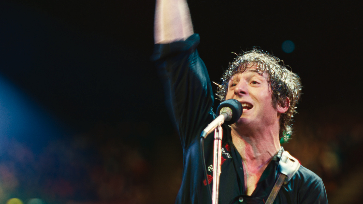 Jeremy Allen White in una scena di Springsteen - Liberami dal Nulla, uno dei migliori film usciti a ottobre 2025