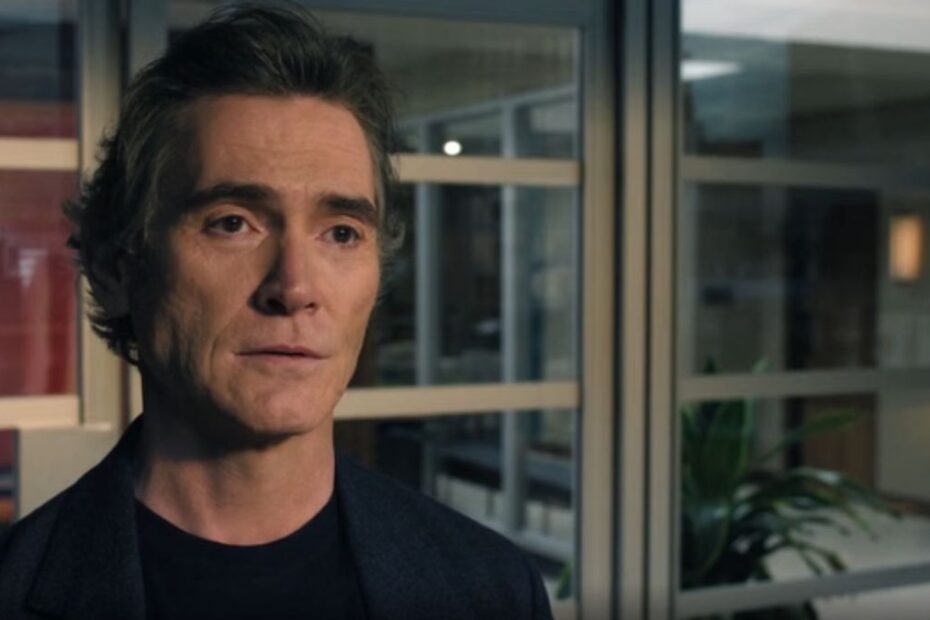 Cory è il protagonista di The Morning Show, una delle migliori serie tv su Apple TV+