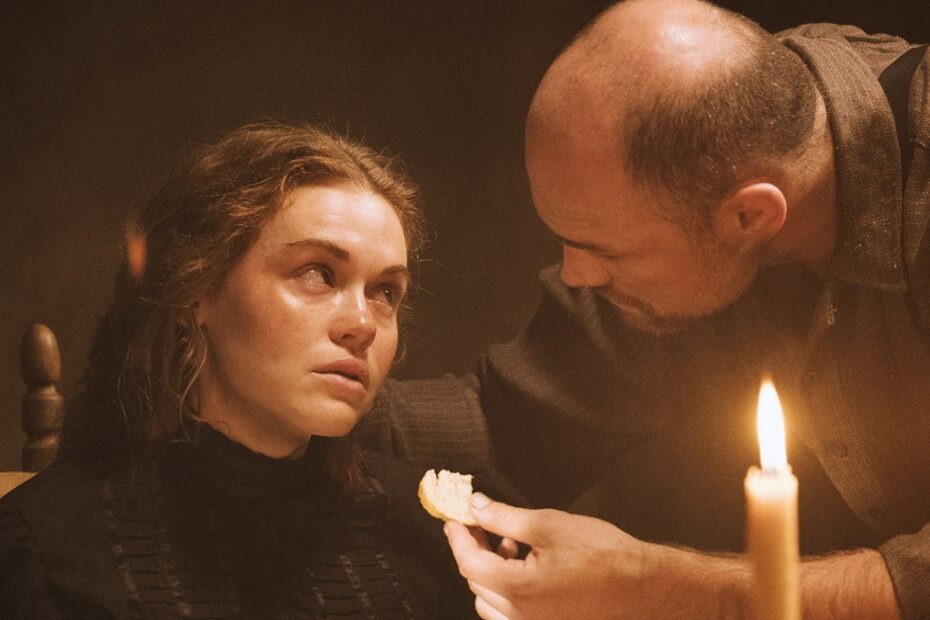 Holland Roden in una scena di Lore