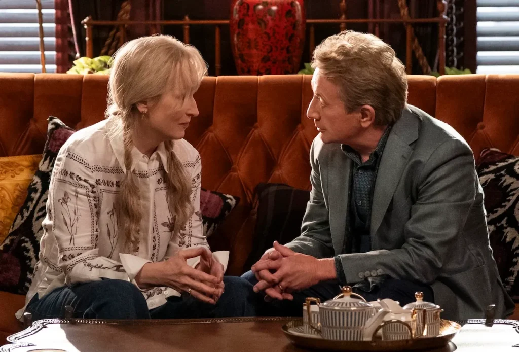 Loretta e Oliver in Only Murders in the Building 5x06