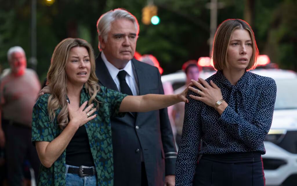 Jessica Biel in una scena di Sorelle Sbagliate, tra le migliori miniserie da vedere su Amazon prime video