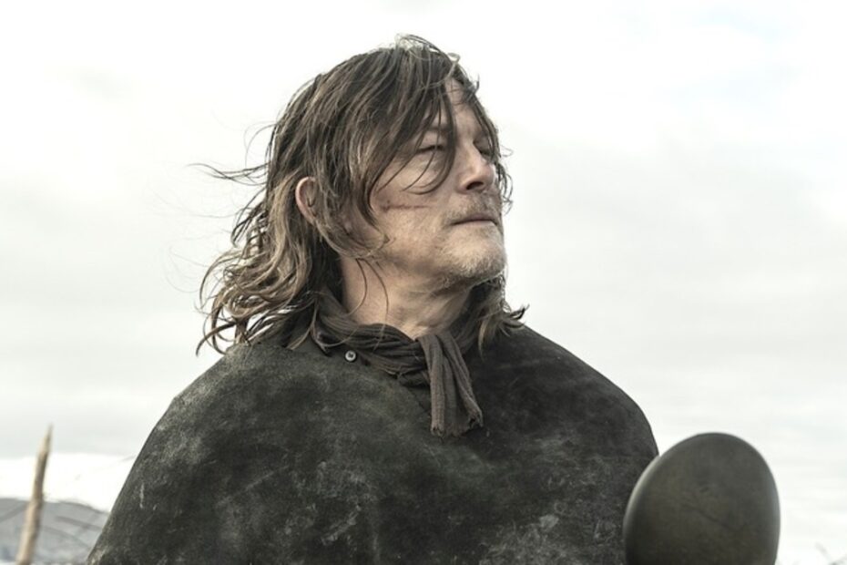 Daryl in una scena di The Walking Dead: Daryl Dixon 3