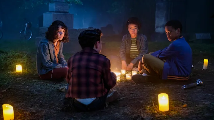 scena del cimitero in IT: Welcome to Derry - Credits: HBO