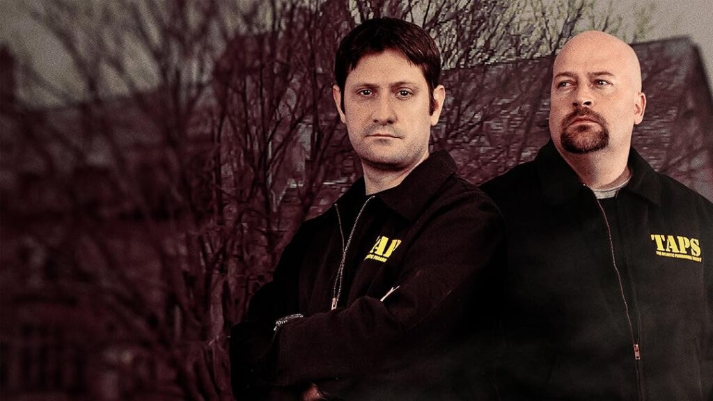 I due investigatori in Ghost Hunters, una delle Serie Tv sul paranormale da vedere