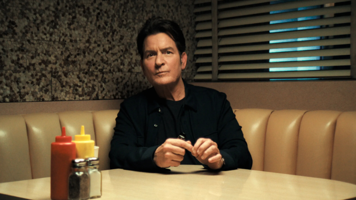 Charlie Sheen in una scena della docuserie a lui dedicata: aka Charlie Sheen