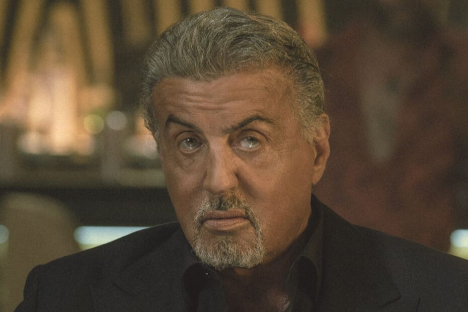 Lo sguardo truce di Dwight Manfredi è il preludio di un finale scoppiettante, su Tulsa King 3