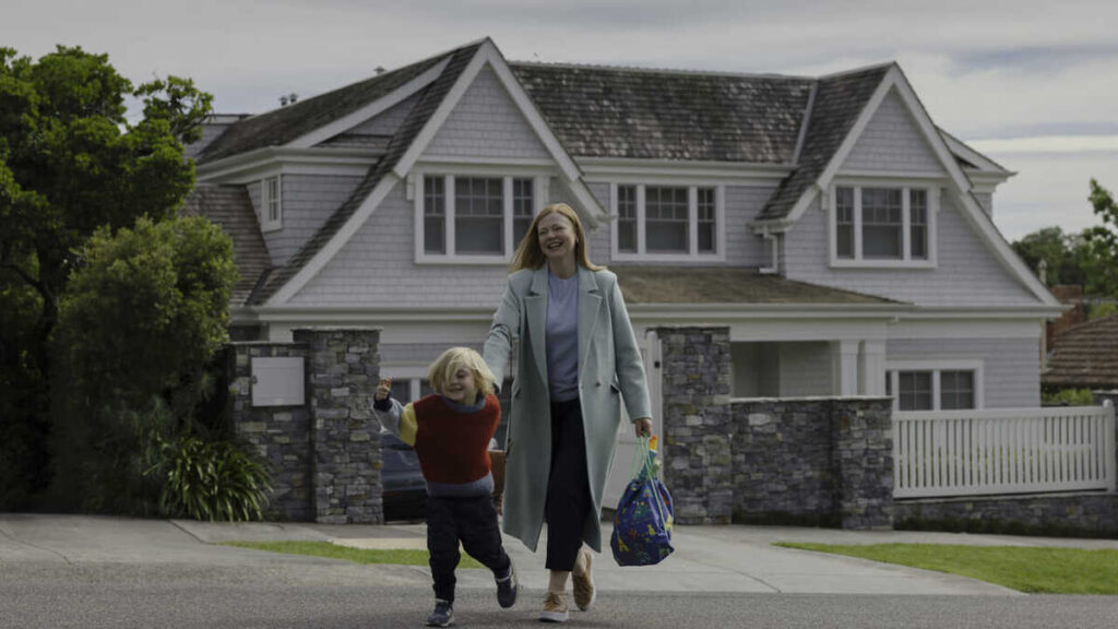 Sarah Snook in una scena di All Her Fault