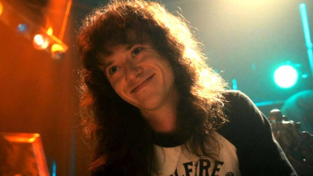 Eddie Munson in una scena di Stranger Things