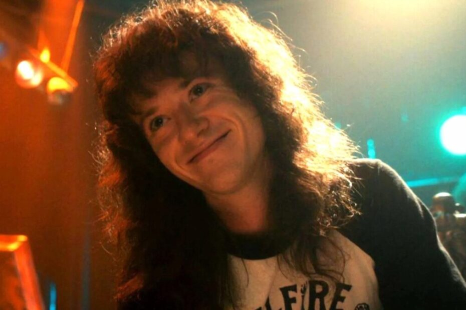 Eddie Munson in una scena di Stranger Things