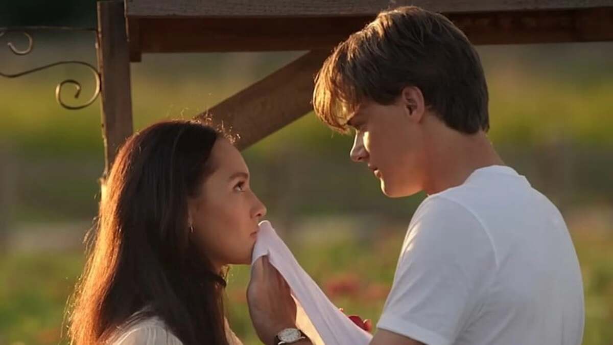 Conrad e Belly in una scena de L'Estate nei tuoi occhi 3, una delle migliori Serie Tv Amazon Prime Video