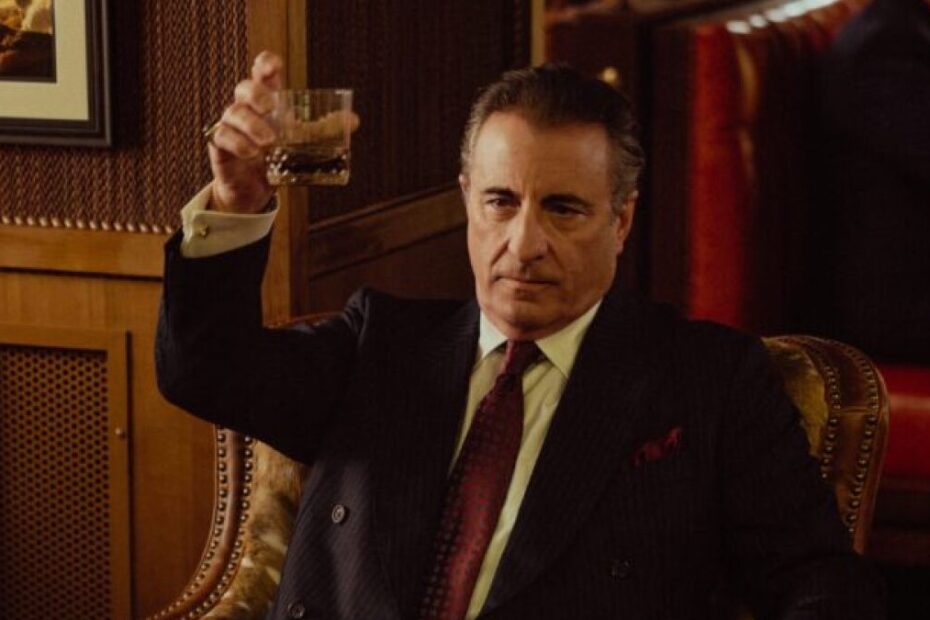 Andy Garcia in una scena di Landman 2x03
