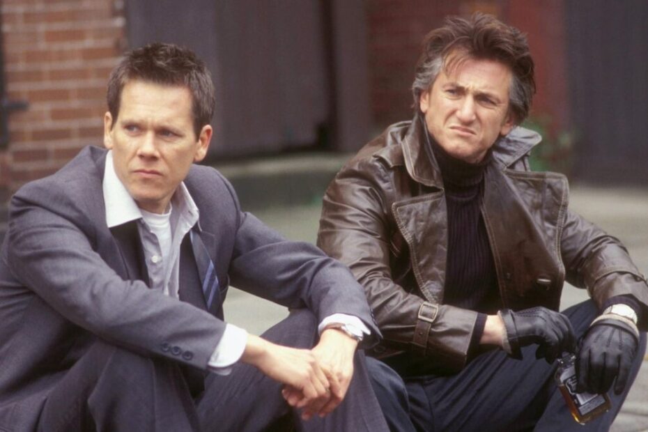 Sean Penn e Kevin Bacon in una scena di Mystic River, uno dei film da vedere