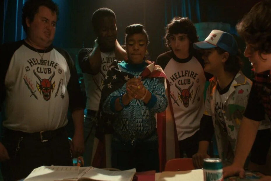 una scena di stranger things mentre i protagonisti giocano a D&D