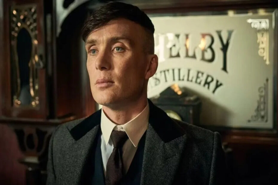 Tommy Shelby in una scena di Peaky Blinders