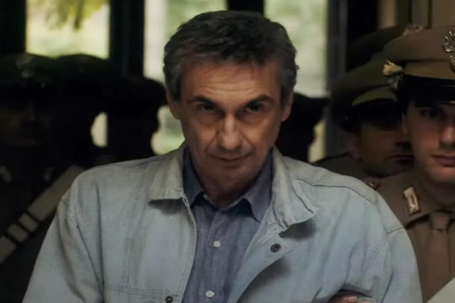 Fabrizio Gifuni in una scena di Portobello, la nuova Serie Tv italiana HBO Max