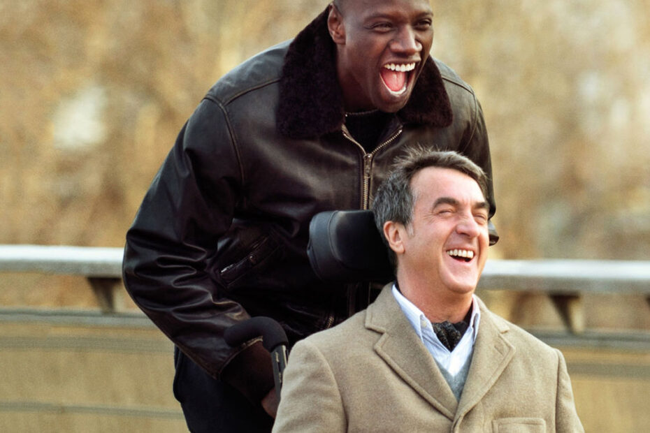 Omar Sy e François Cluzet in una scena del film sull'amicizia Quasi amici