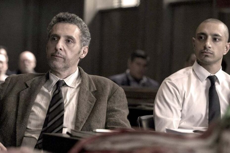 John Turturro e Riz Ahmed in una scena di The Night Of