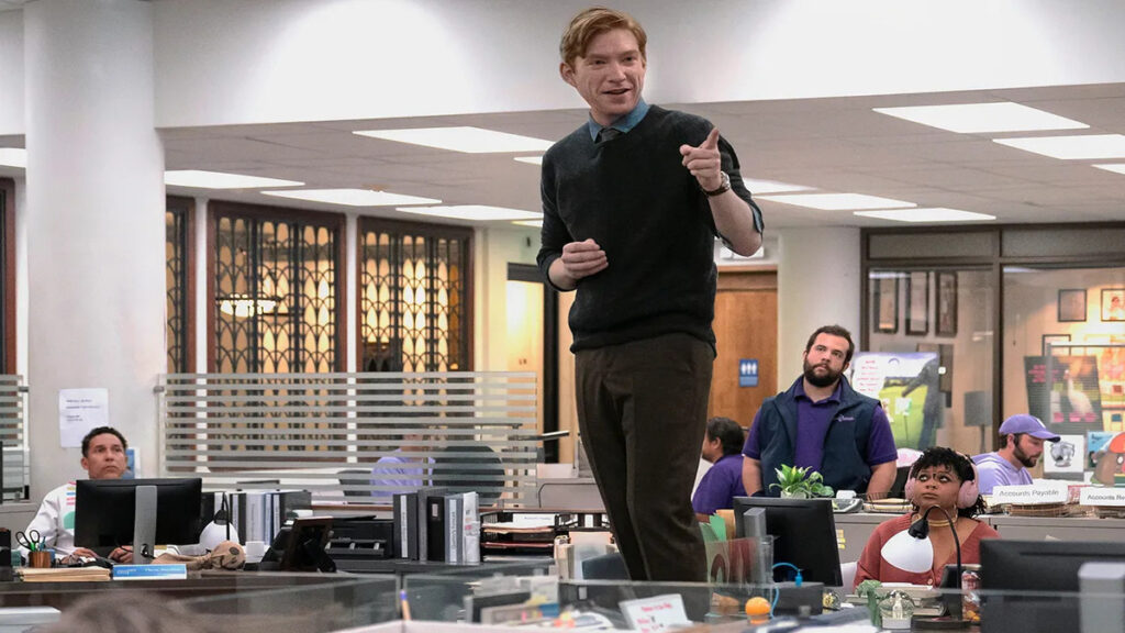 Domhnall Gleeson in una scena di The Paper