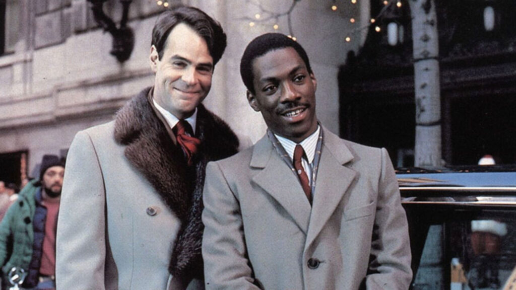 Eddie Murphy e Dan Aykroyd in una scena di Una Poltrona per Due, uno dei migliori film di Natale da vedere