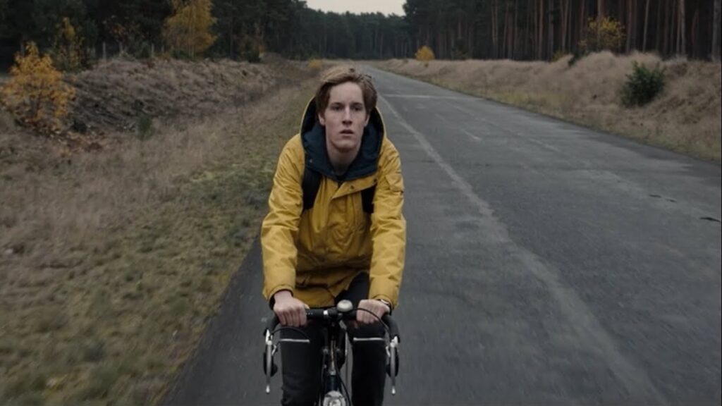 Jonas in una scena di Dark, una delle migliori serie tv Tv da vedere 