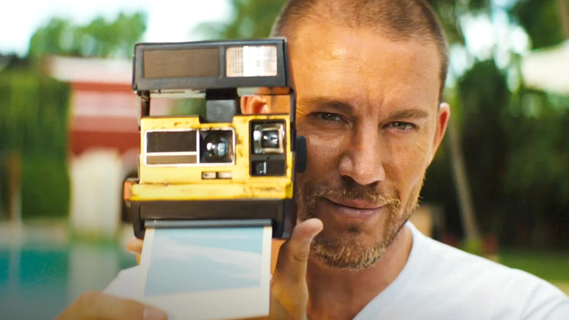 Un'immagine tratta dal film Blink Twice