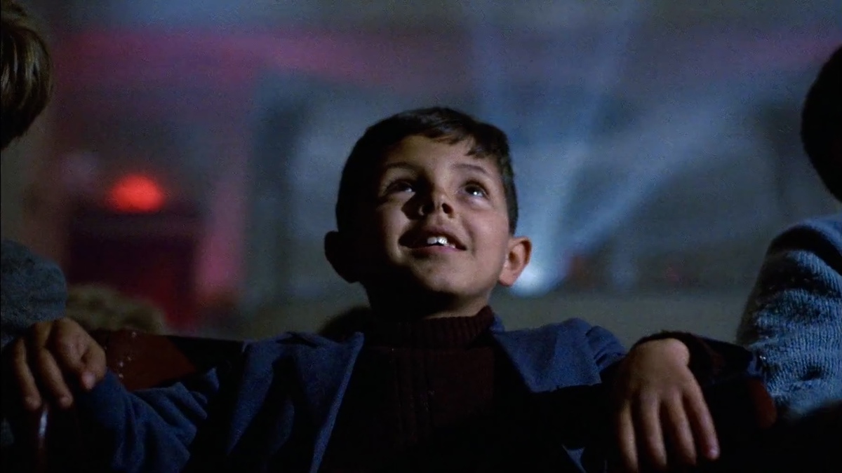 Una scena tratta da Nuovo Cinema Paradiso, uno dei film da vedere