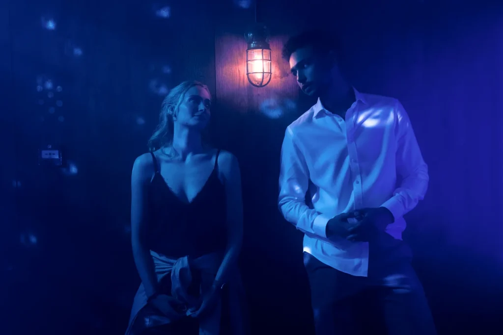 Luke e Zora nella serata in cui decidono di accettare la proposta dei rapinatori