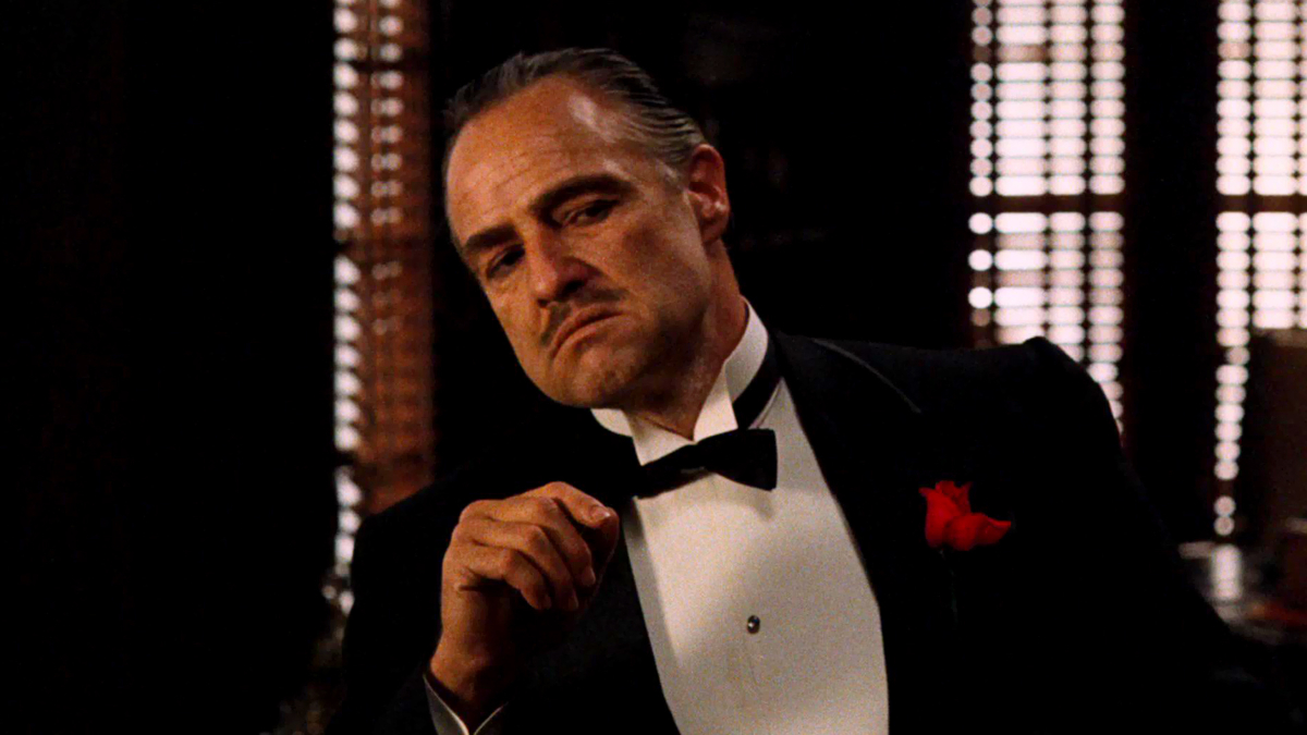 Don Vito Corleone non sembra particolarmente contento che la sua festa sia stata interrotta, un film da vedere su Paramount+