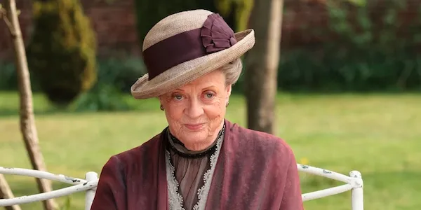 Lady Violet in una scena di Downton Abbey, una delle Serie Tv da vedere